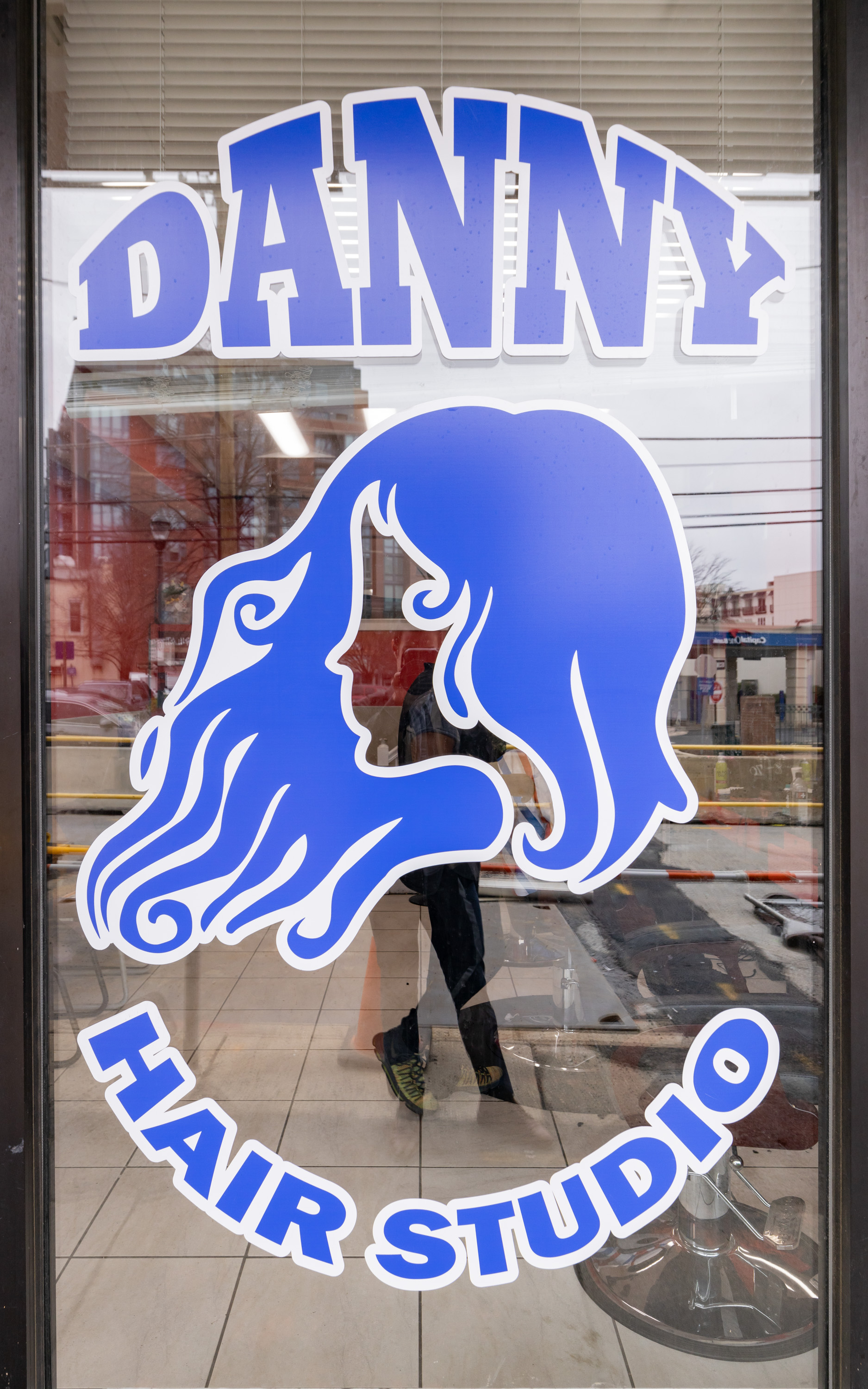 danny hair studio logo